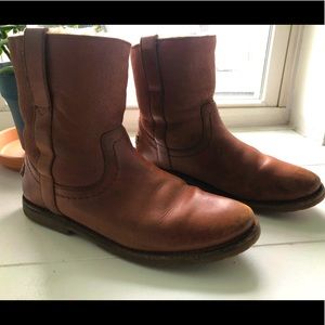 Frye fleece lined Chelsea boot